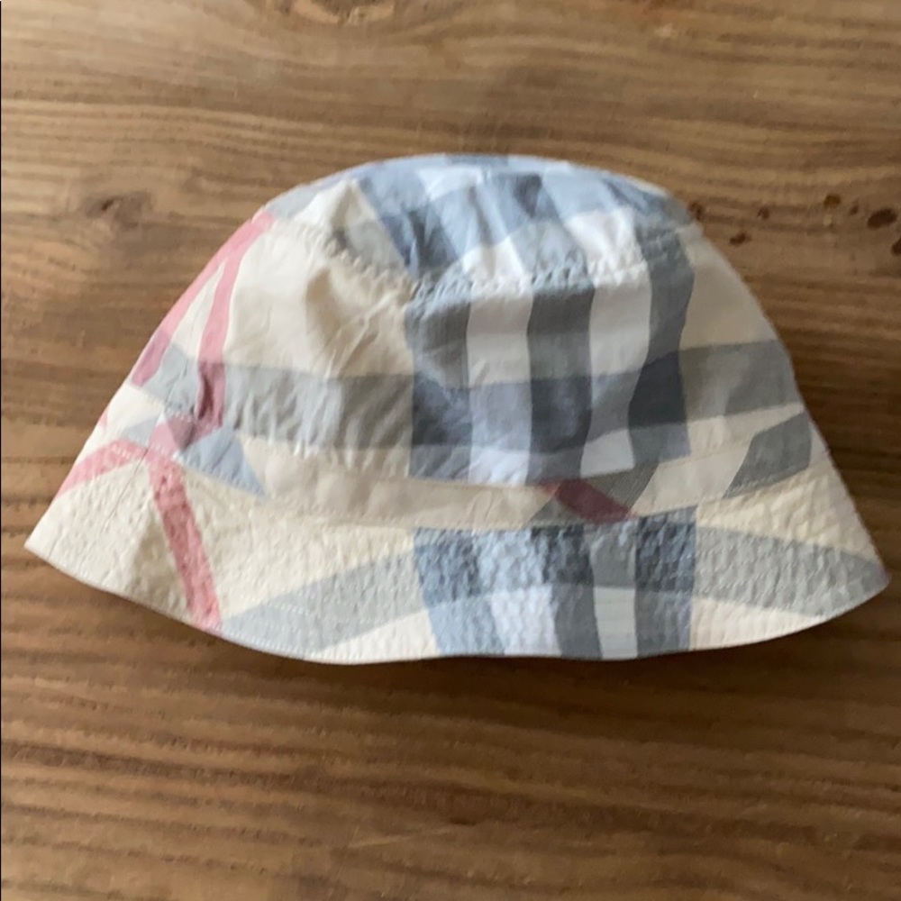 Adorable Burberry a Baby Bucket Hat